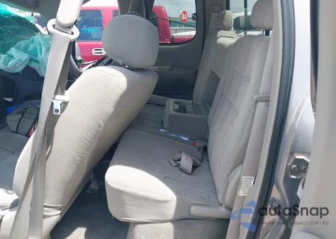 2001 Toyota Tundra Sr5 V8 z USA, uszkodzony, nr VIN 5TBRT34191S162686